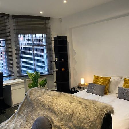 Apartamento Beautiful Modern Studio In High Street Kensington Londres Exterior foto