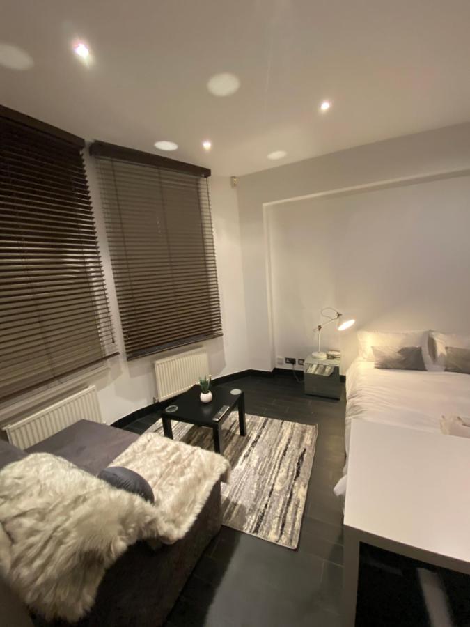 Apartamento Beautiful Modern Studio In High Street Kensington Londres Exterior foto