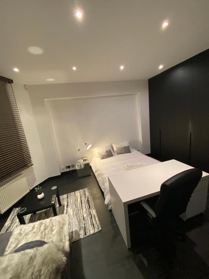 Apartamento Beautiful Modern Studio In High Street Kensington Londres Exterior foto
