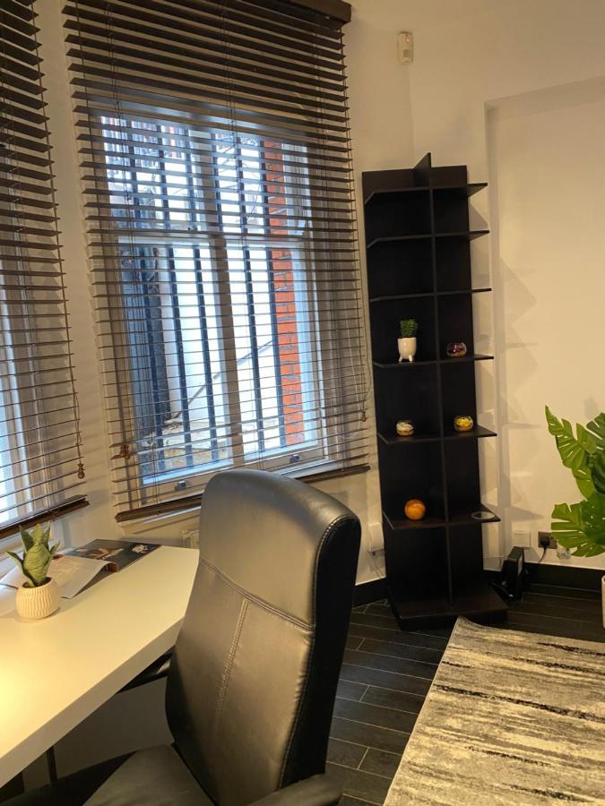 Apartamento Beautiful Modern Studio In High Street Kensington Londres Exterior foto