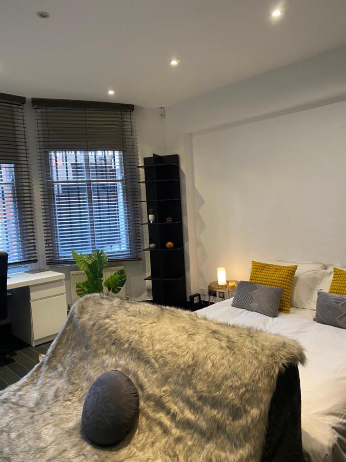 Apartamento Beautiful Modern Studio In High Street Kensington Londres Exterior foto