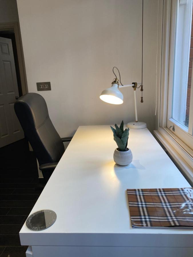 Apartamento Beautiful Modern Studio In High Street Kensington Londres Exterior foto